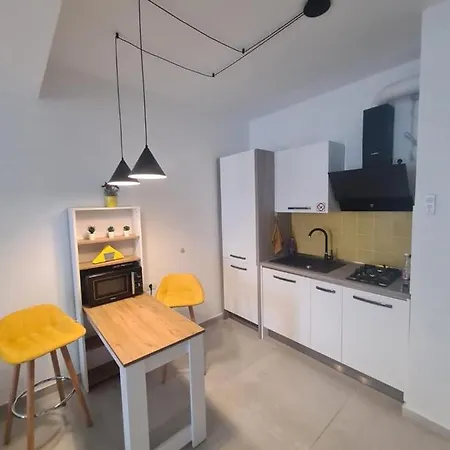 Garsoniera Privata A Yero Lake Mamaia